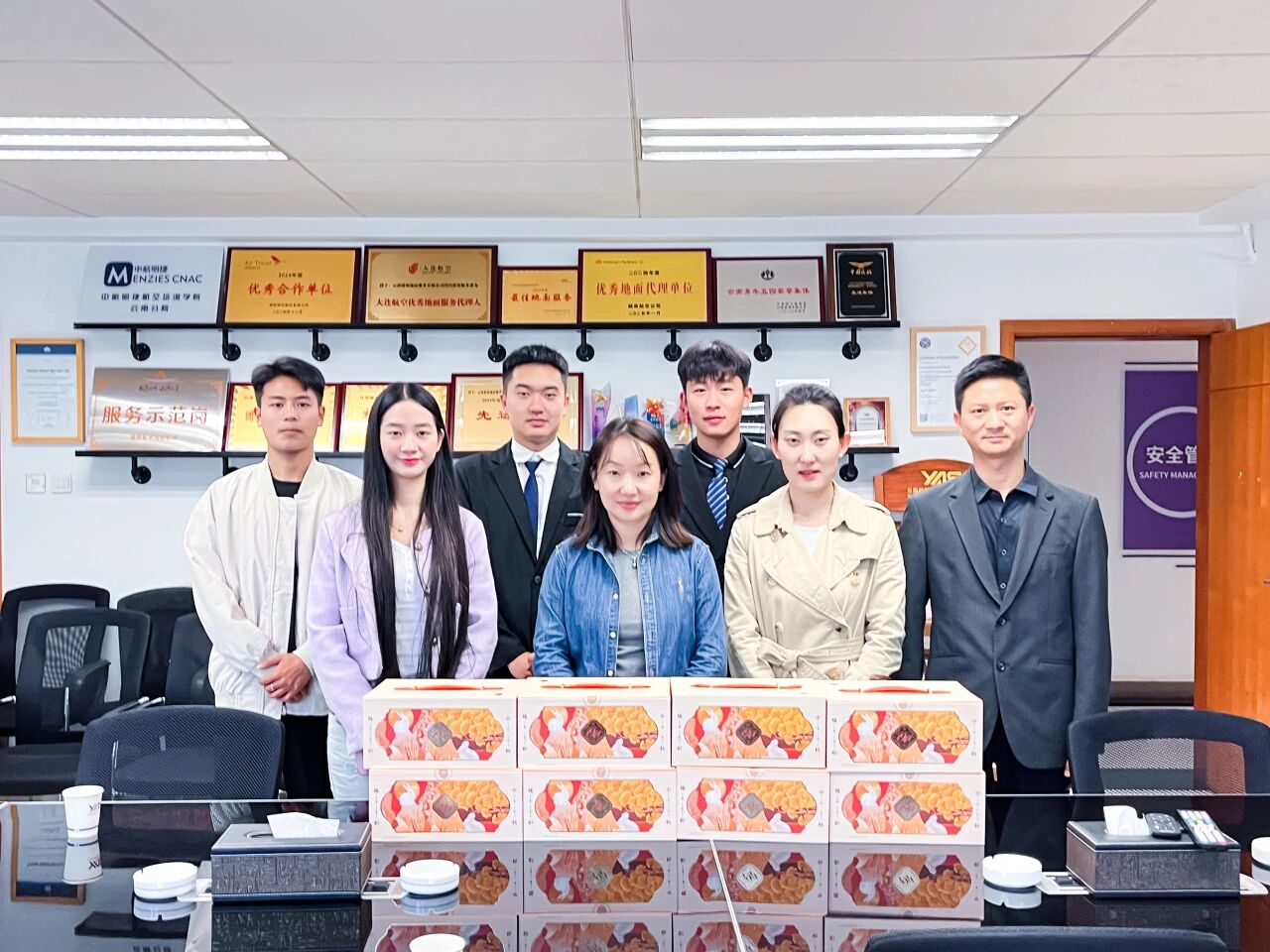 云南商务职业学院商务文旅学院赴云南机场地面服务有限公司开展实习生慰问活动