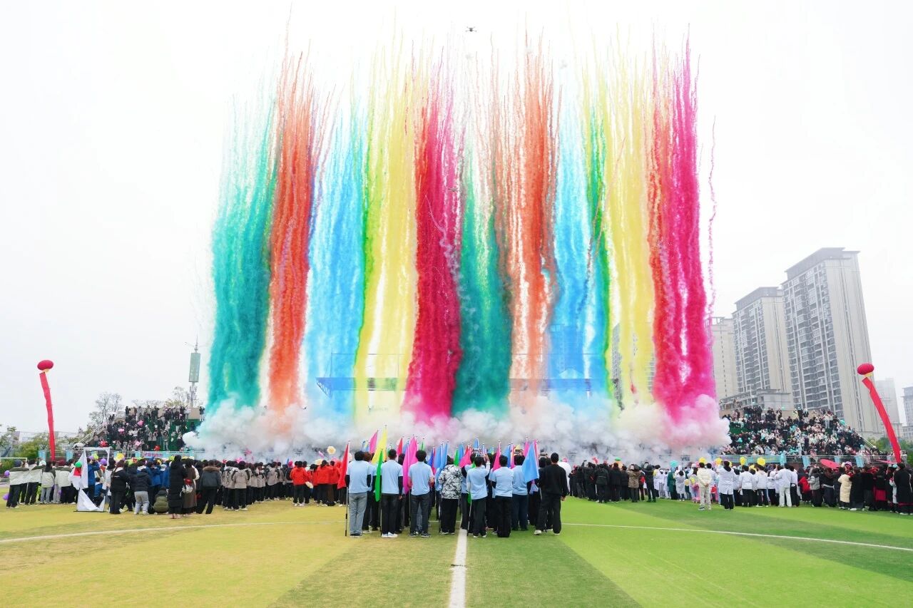 云南商务职业学院2025年“跃动校园 燃动未来”冬季田径运动会盛大开幕