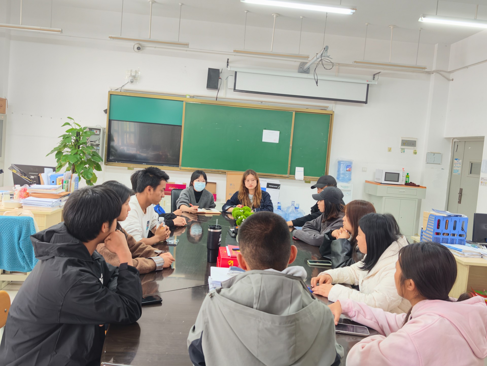 倾听学子心声，共促教学相长 ——公共基础教学部召开2026年春季学期学生座谈会