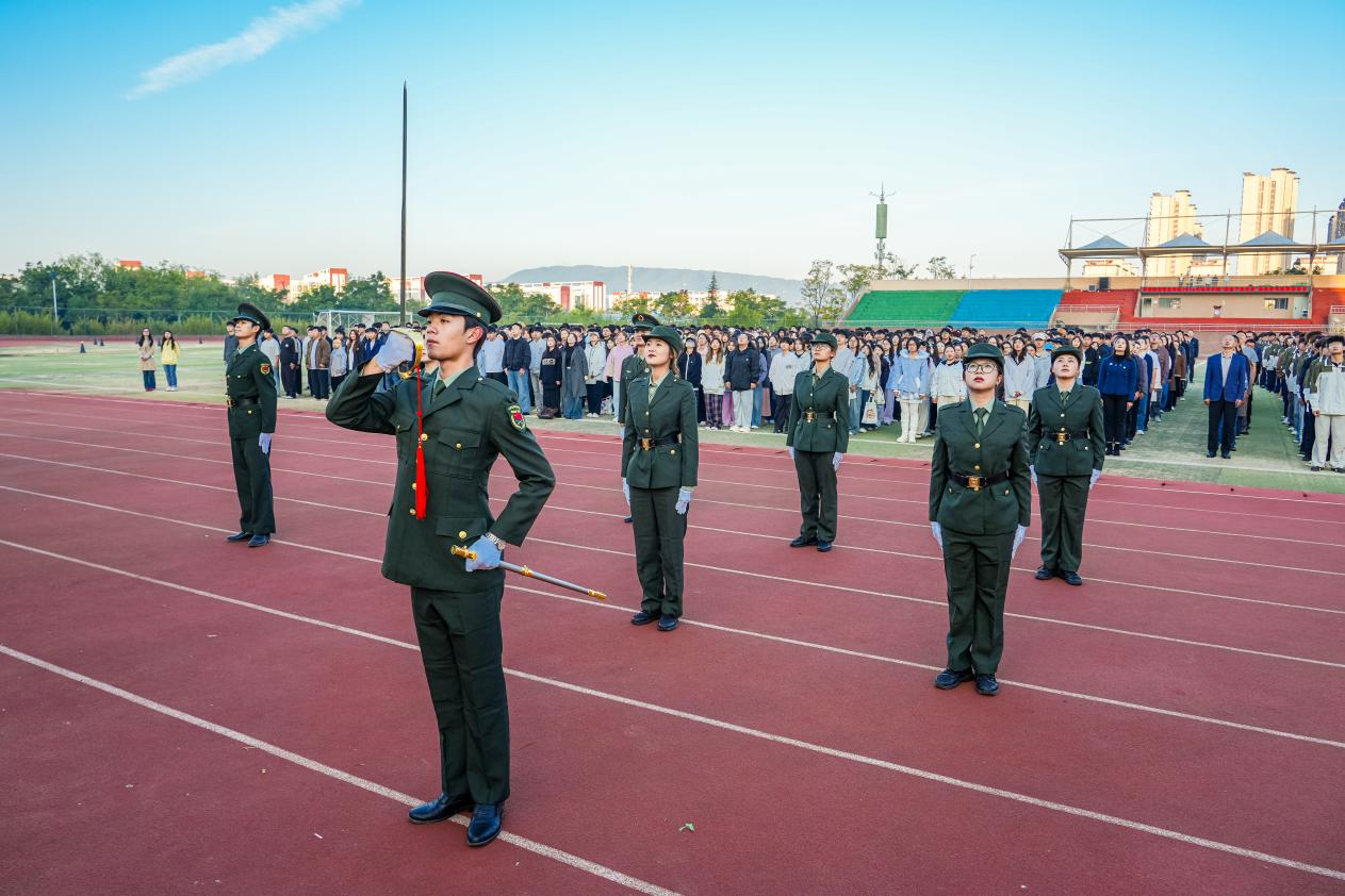 国旗下讲授廉课 清风正气润校园——云南商务职业学院举行“国旗下的党课”系列活动暨形势与政策报告会